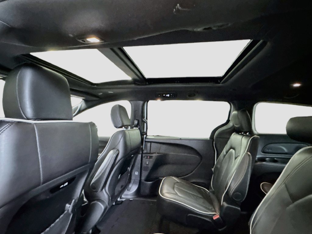 Used 2026 Chrysler Pacifica Limited FWD image 25