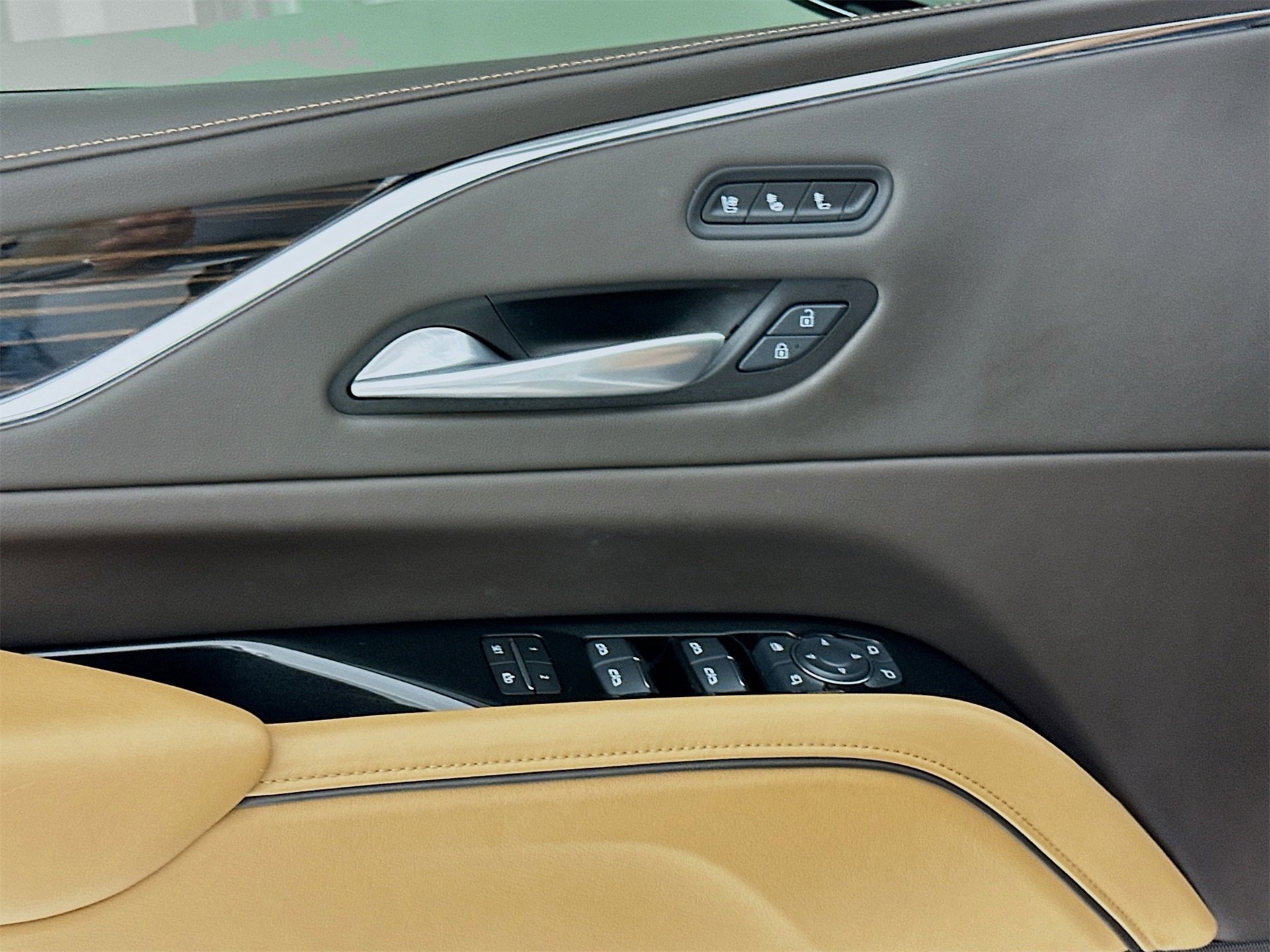 Used 2024 Cadillac Escalade Sport w/ Touring Package image 19