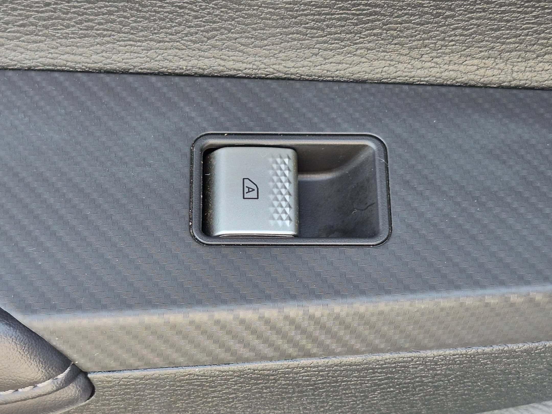 Used 2025 Mitsubishi Outlander AWD image 30
