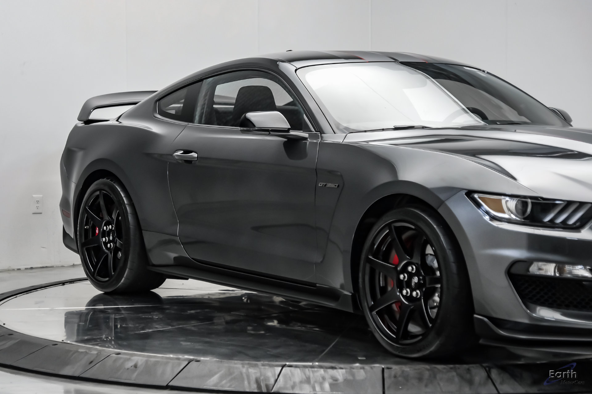 Used 2020 Ford Mustang Shelby GT350R w/ GT350R Equipment Group 920A RWD image 27