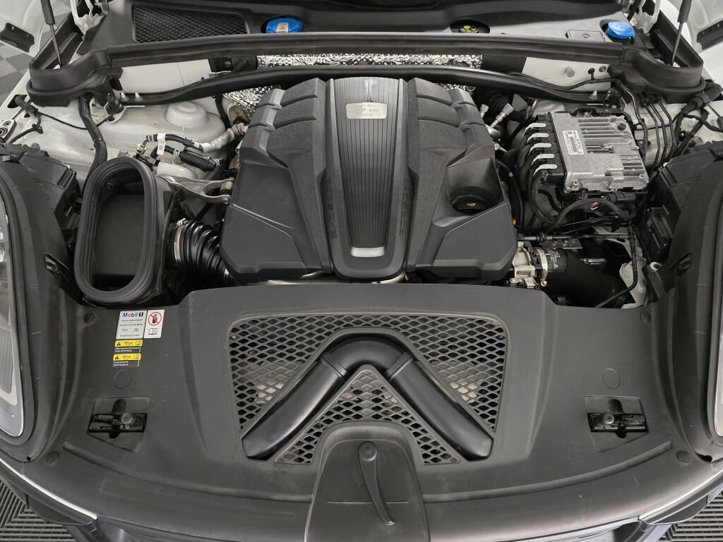 Used 2023 Porsche Macan GTS AWD/4WD image 11