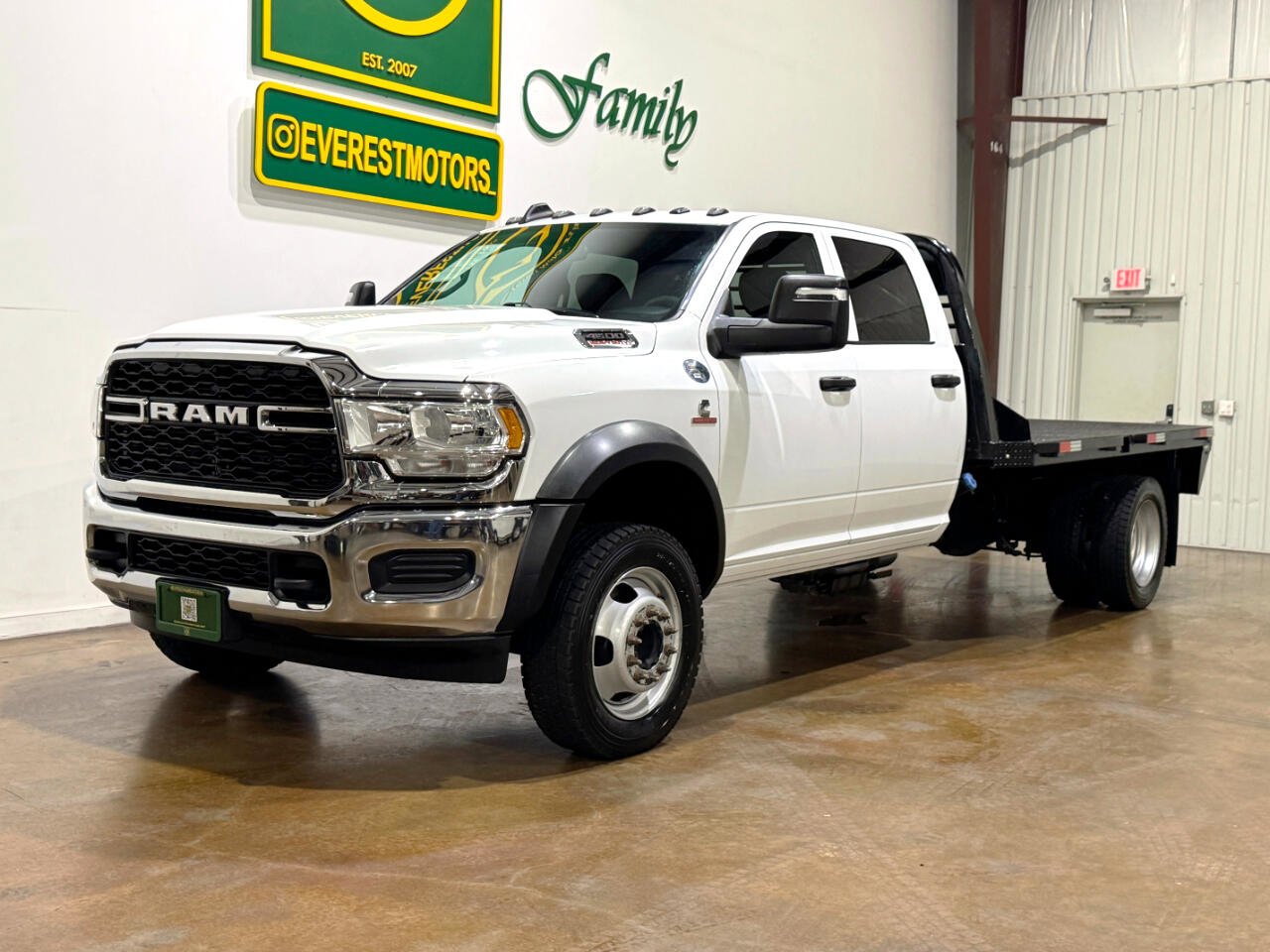Used 2023 RAM 4500 Tradesman w/ Chrome Appearance Group image 3