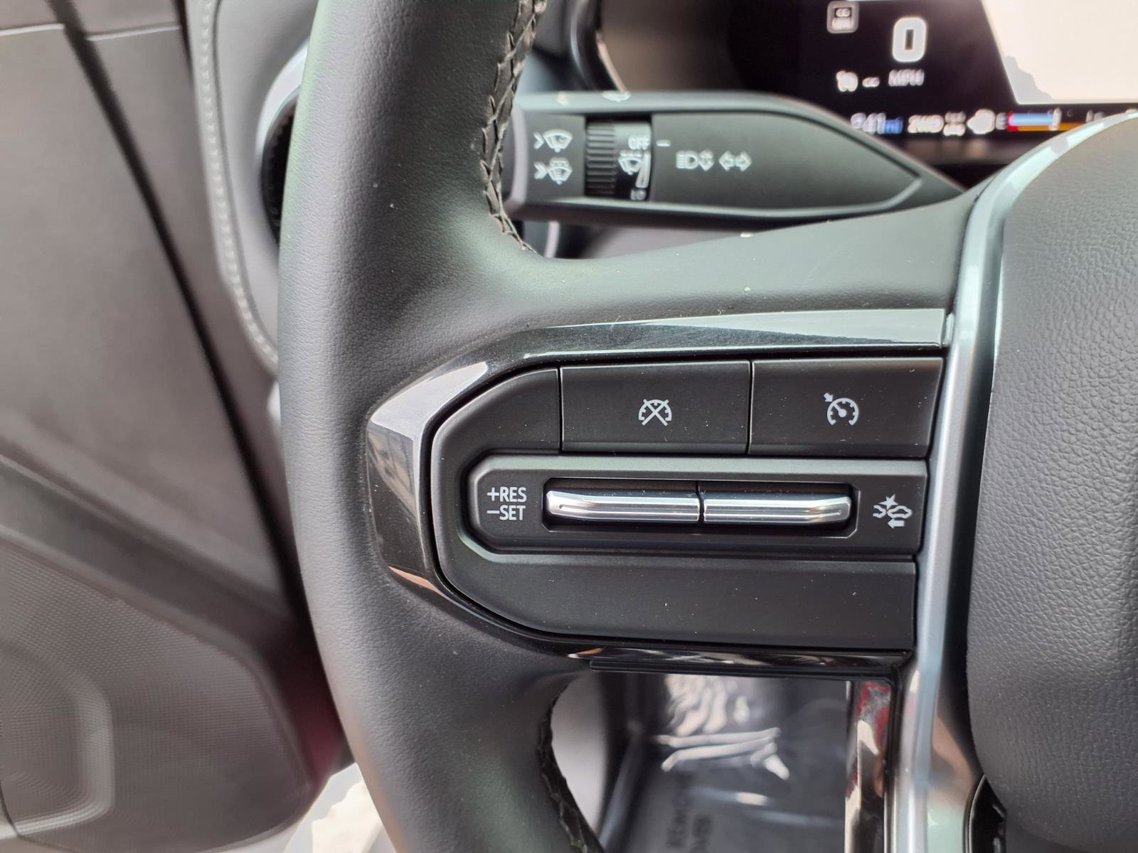 Used 2024 Chevrolet Colorado LT w/ LT Convenience Package II AWD/4WD image 12