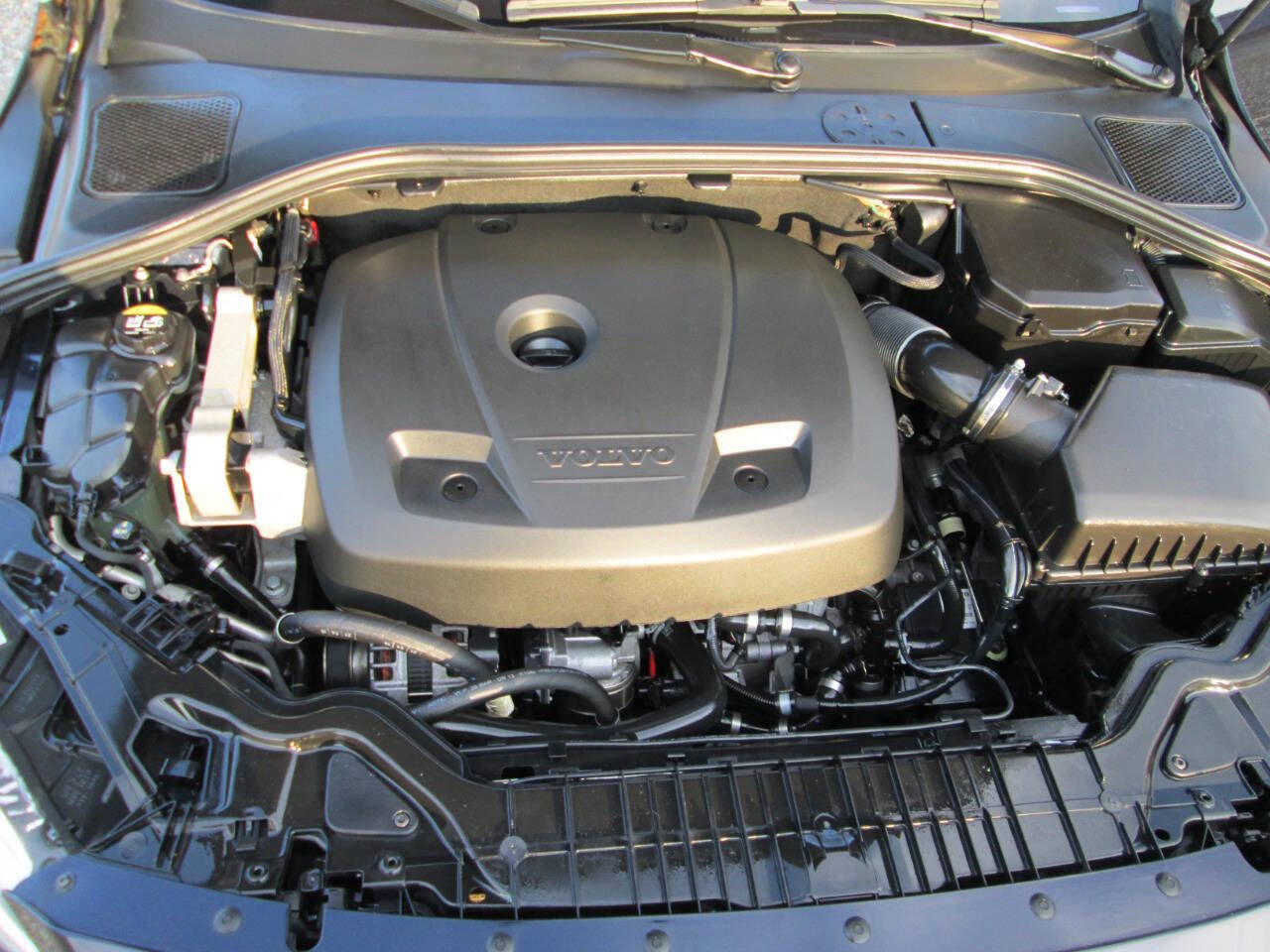 Used 2017 Volvo V60 T5 Premier w/ Convenience Package image 32