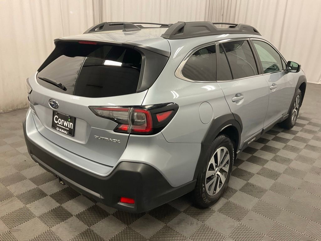 Used 2023 Subaru Outback Premium image 3