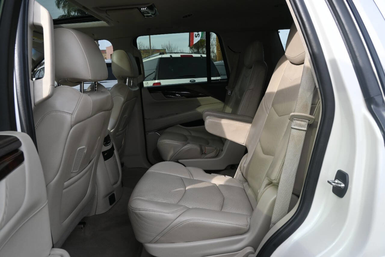 Used 2015 Cadillac Escalade Luxury RWD image 11