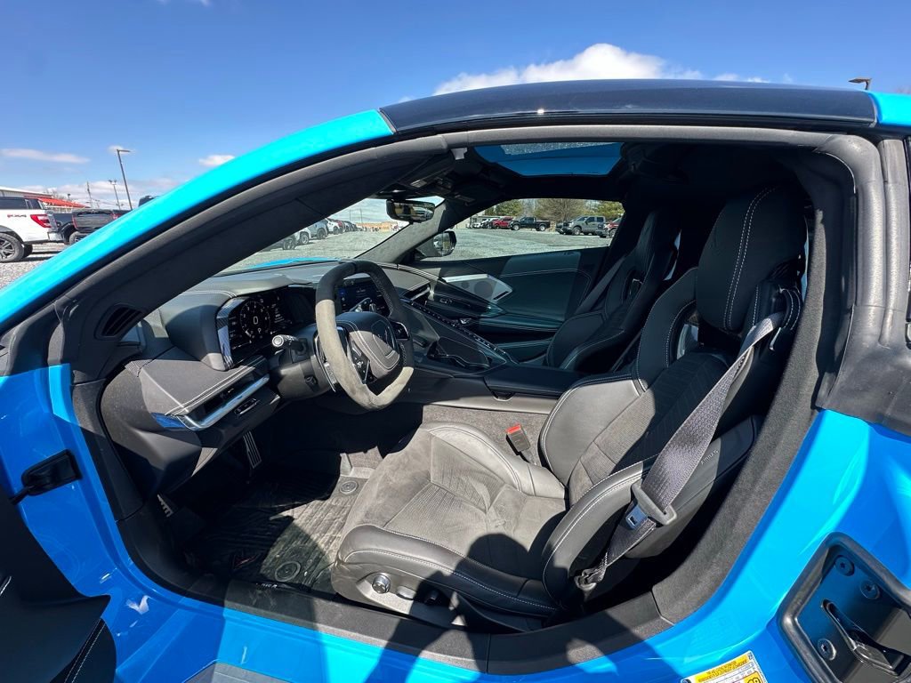Used 2023 Chevrolet Corvette Stingray Premium Cpe w/ Z51 Performance Package image 2