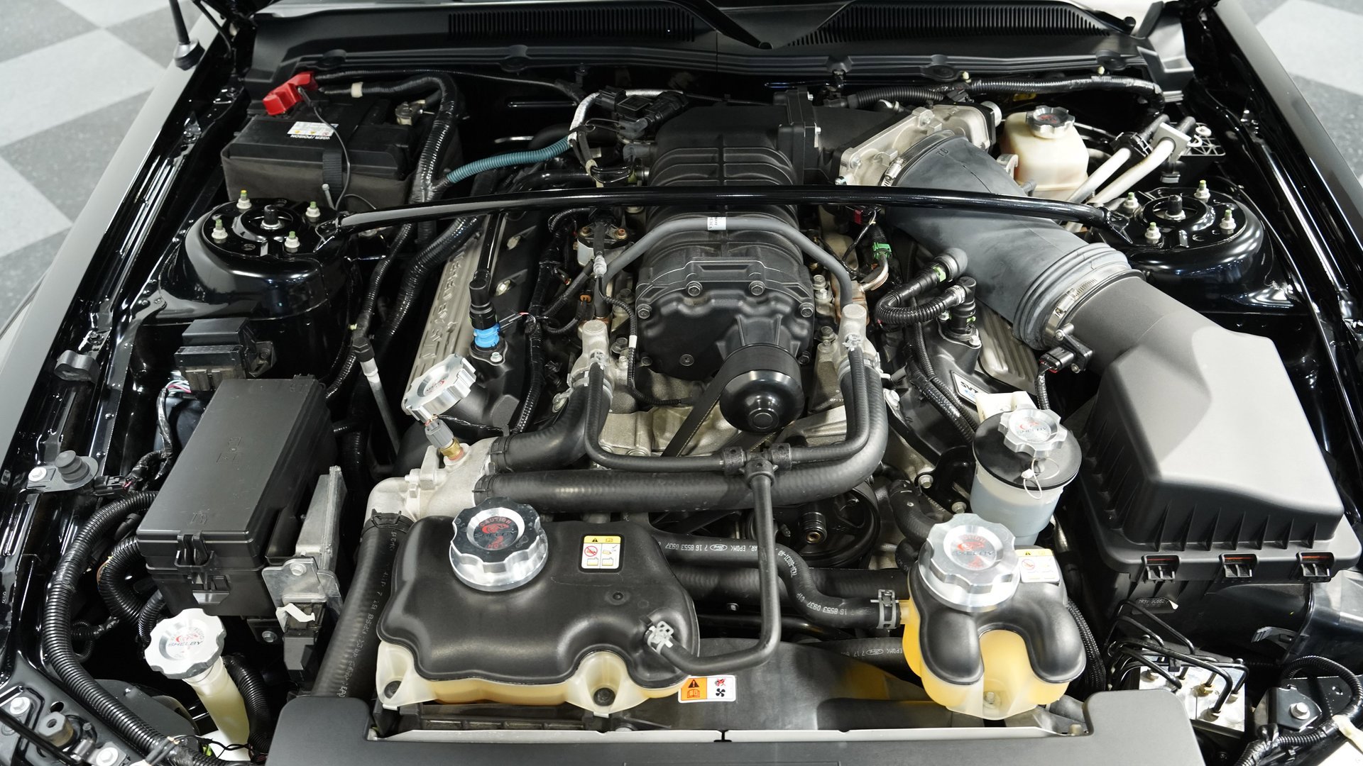 Used 2007 Ford Mustang Shelby GT500 RWD image 3