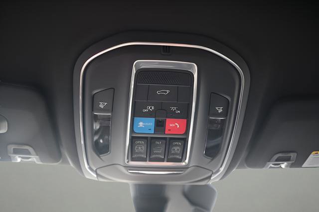 New 2025 Jeep Grand Cherokee L Limited w/ Black Appearance Package image 17