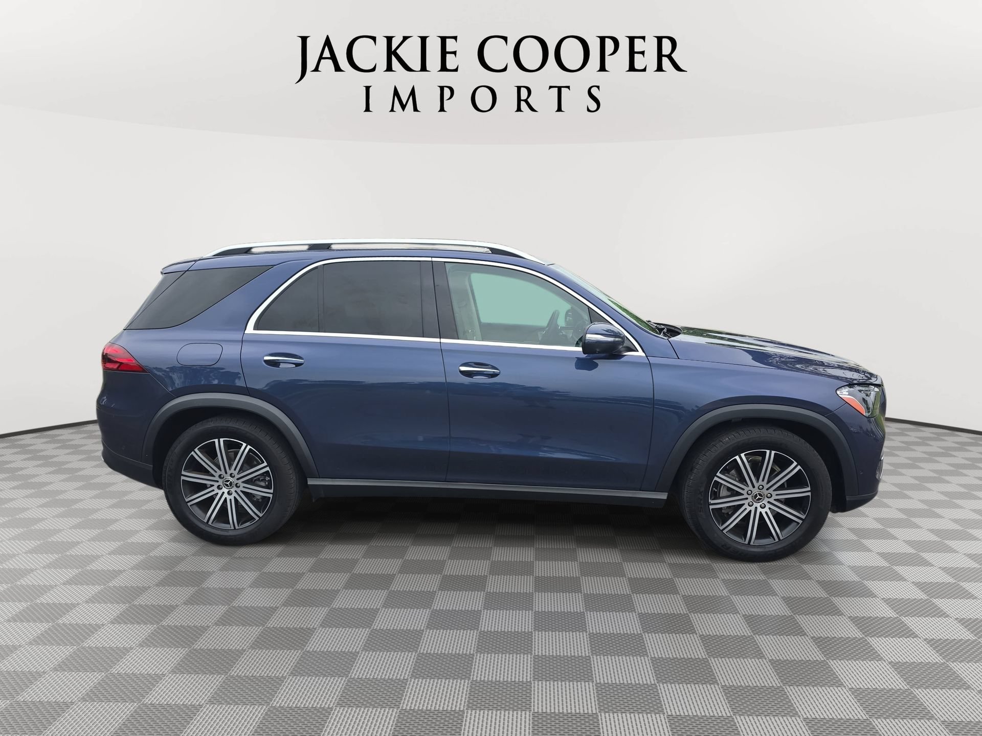Certified 2025 Mercedes-Benz GLE 350 4MATIC image 4