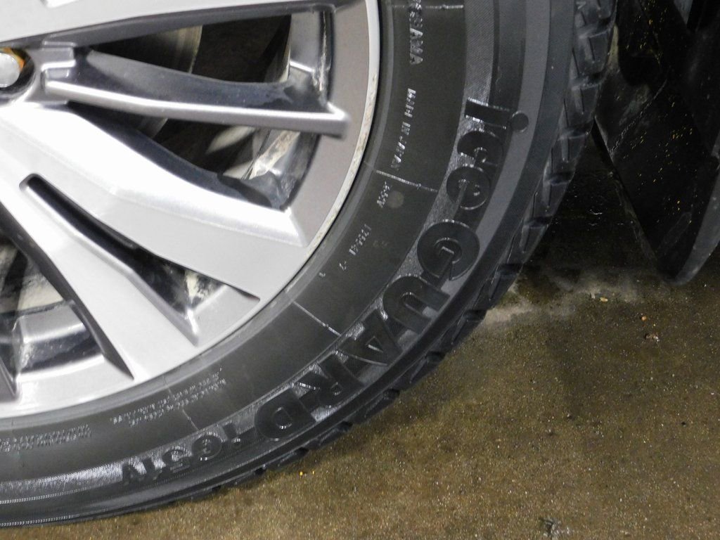 Used 2018 Nissan Pathfinder SV image 98