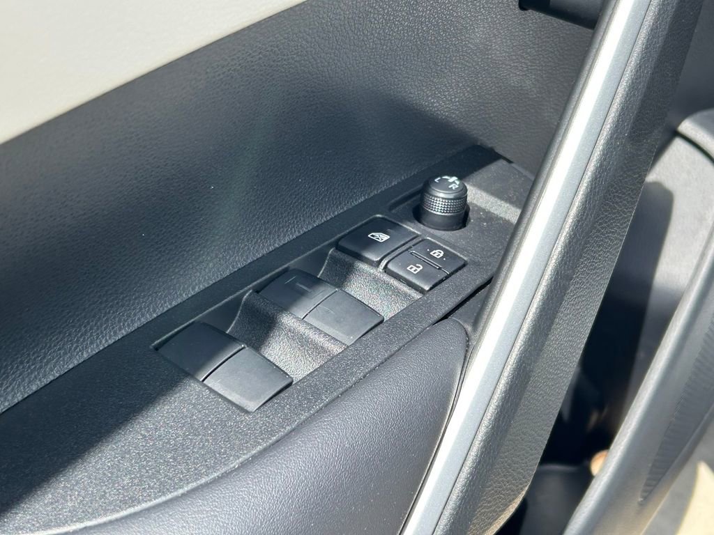 Used 2026 Toyota Corolla Cross L FWD image 20