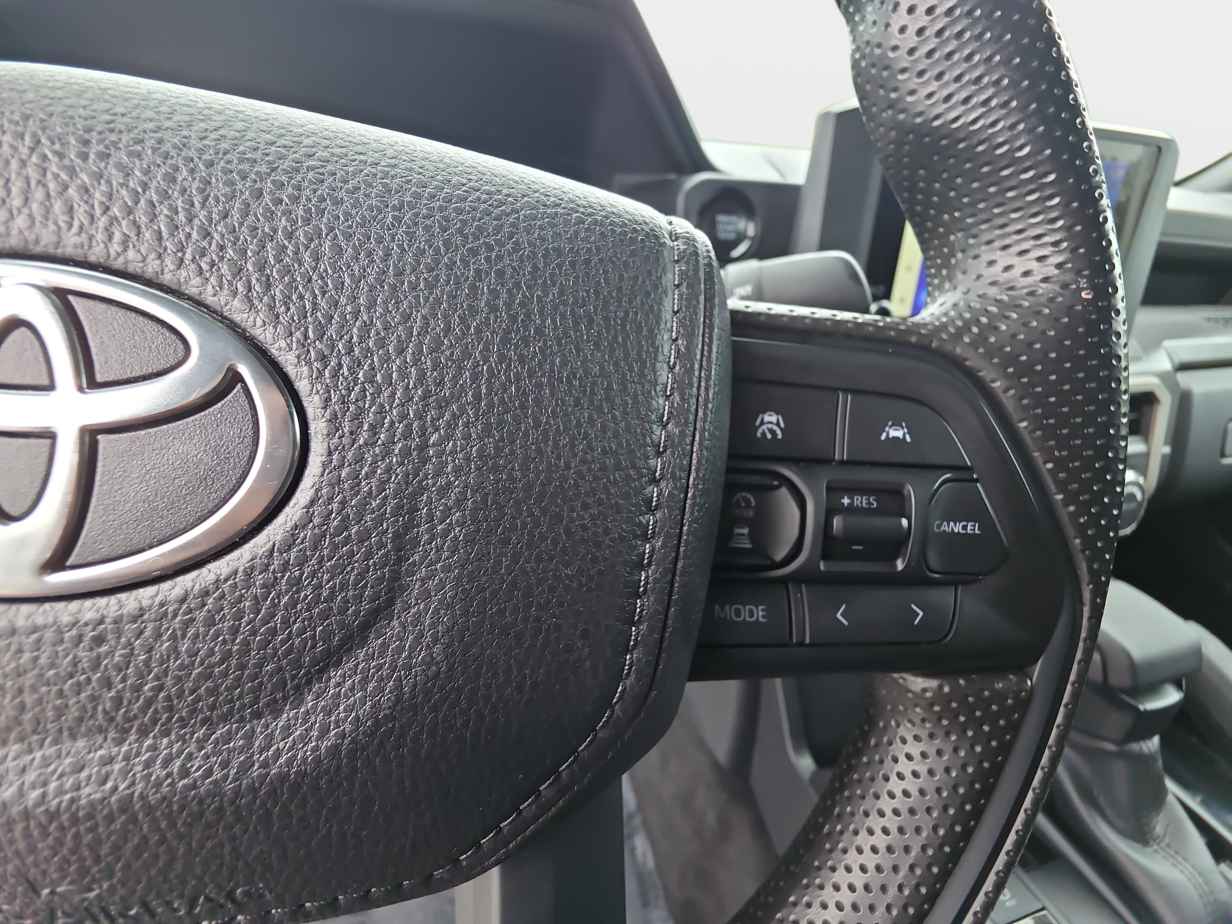 Used 2024 Toyota Tacoma SR5 AWD/4WD image 17