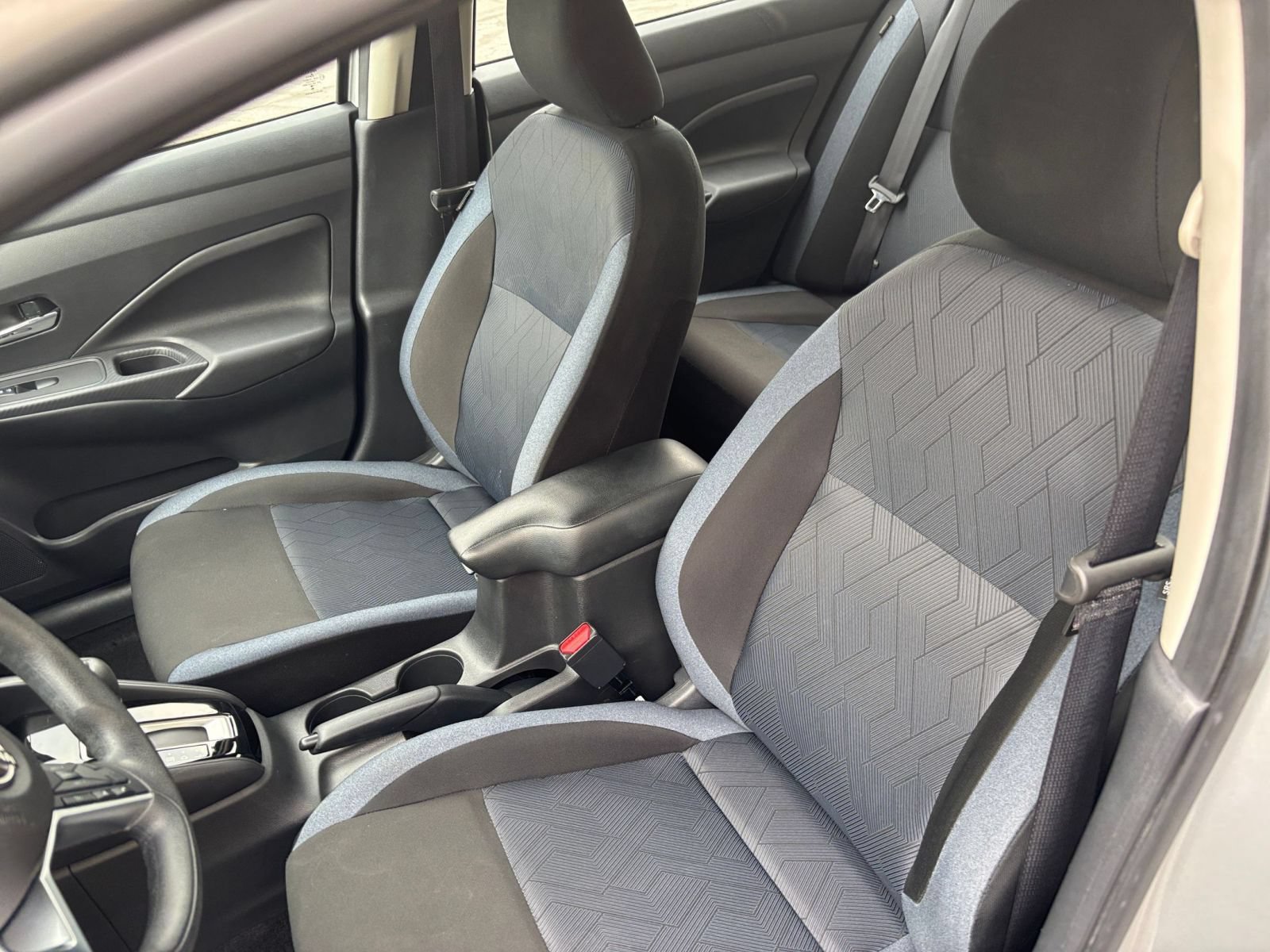 Used 2025 Nissan Versa SV FWD image 29