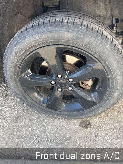 Used 2023 Jeep Grand Cherokee L Limited w/ Black Appearance Package image 14