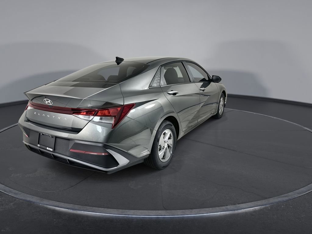 New 2026 Hyundai Elantra SE FWD image 8