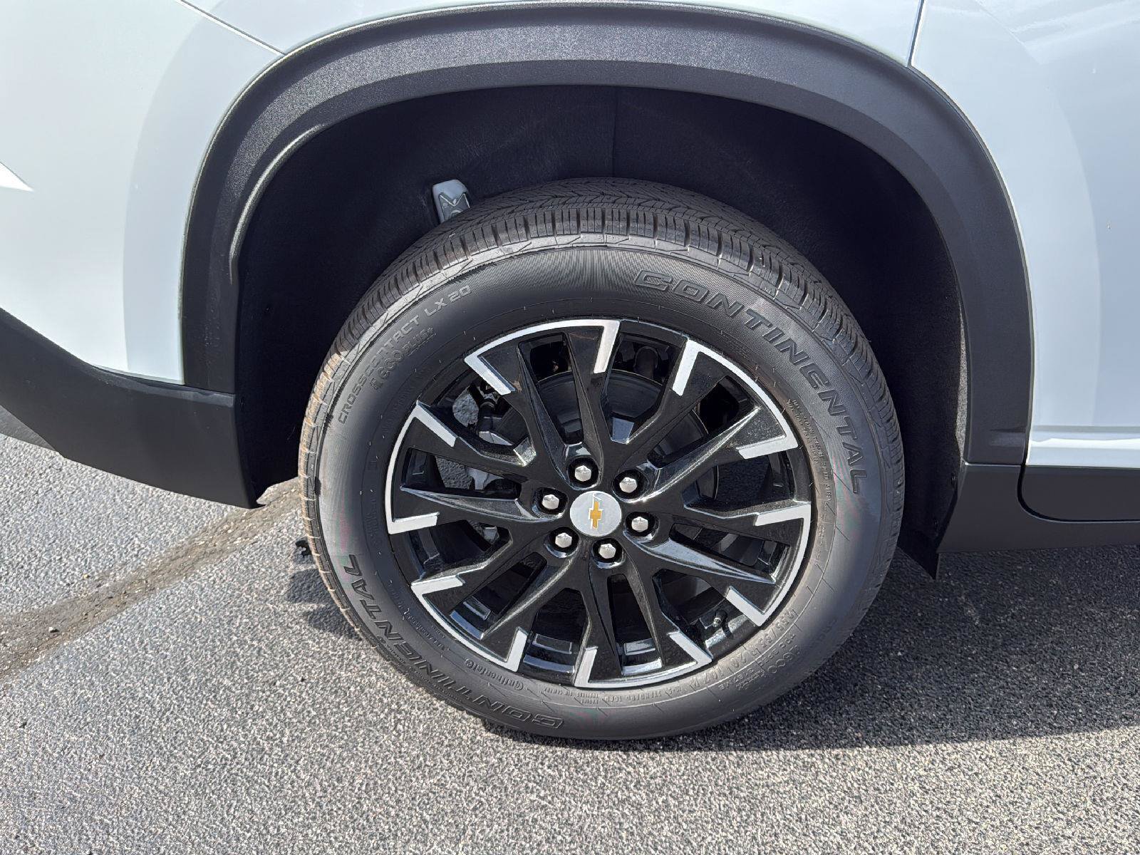 New 2026 Chevrolet Traverse LT w/ Sun and Wheel Package AWD/4WD image 35