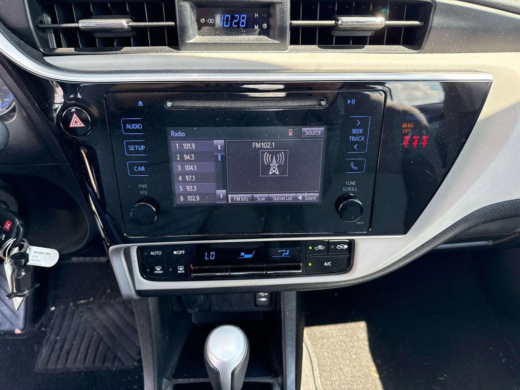 Used 2018 Toyota Corolla LE FWD image 27