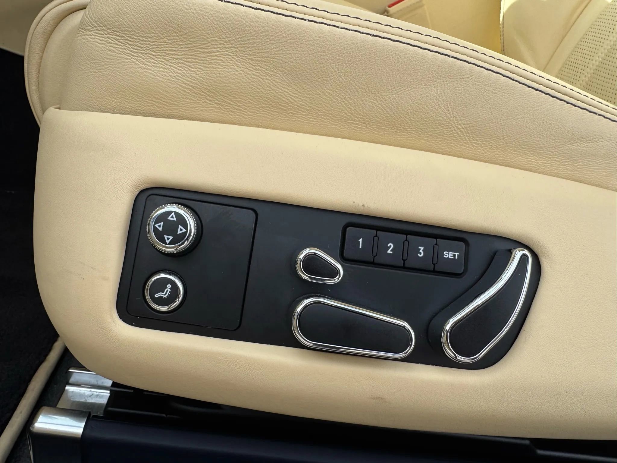 Used 2013 Bentley Continental GT w/ Touring Specification Pkg image 34