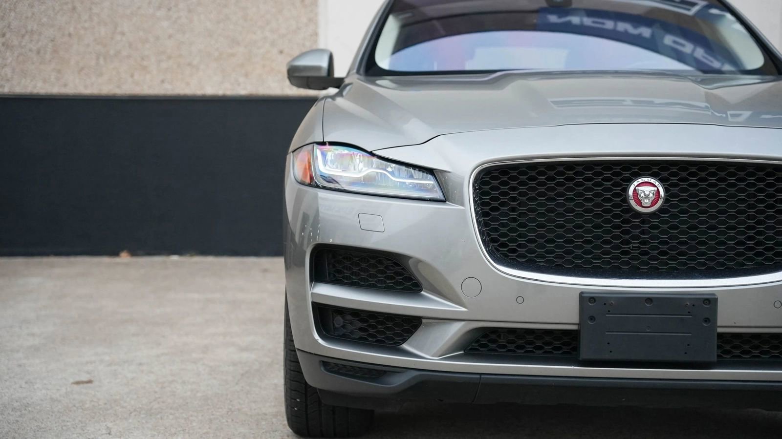 Used 2018 Jaguar F-PACE Prestige image 3