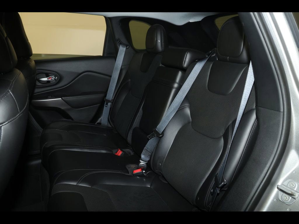 Used 2019 Jeep Cherokee Limited image 29