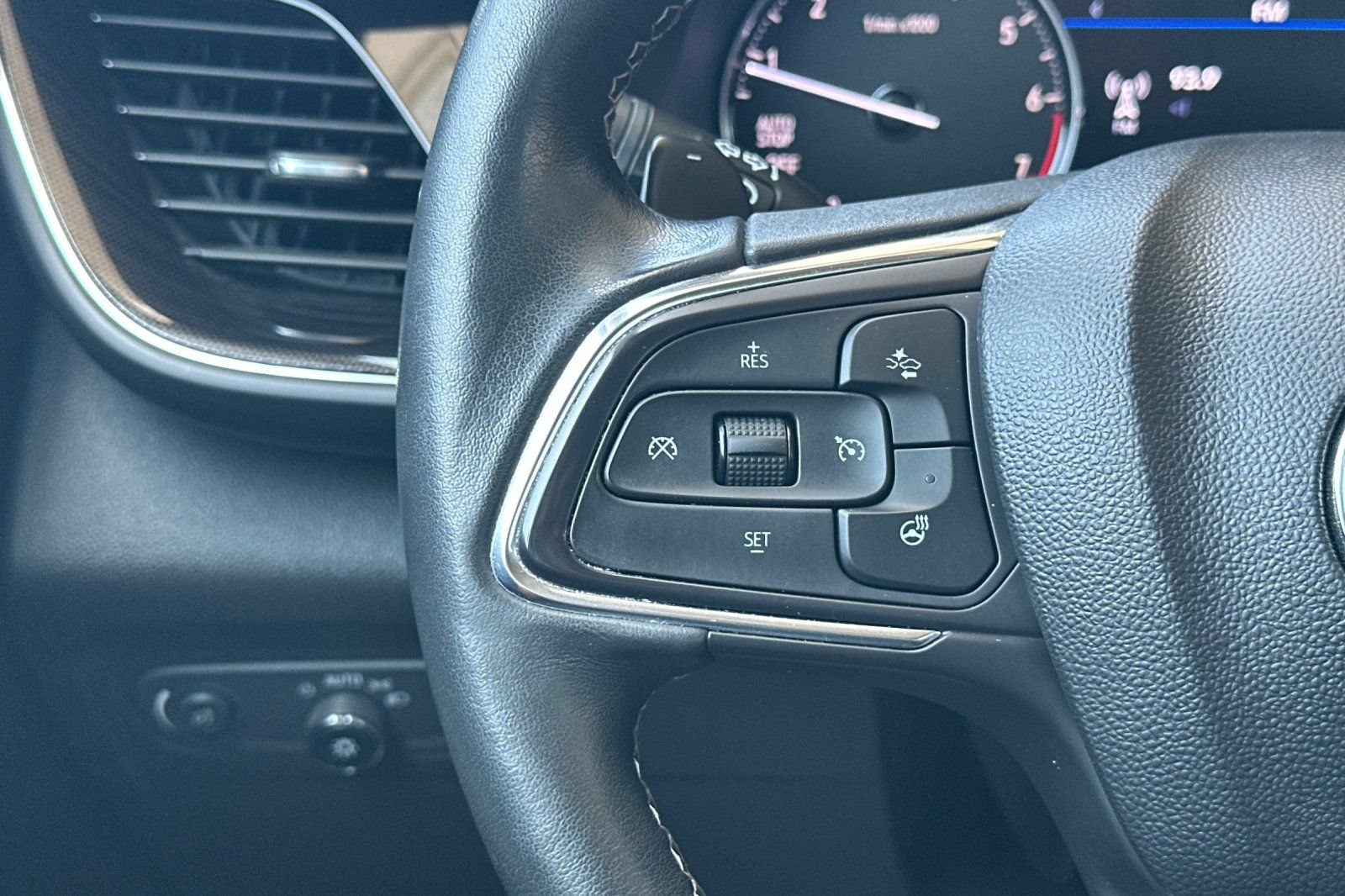 Certified 2023 Buick Envision Essence FWD image 31