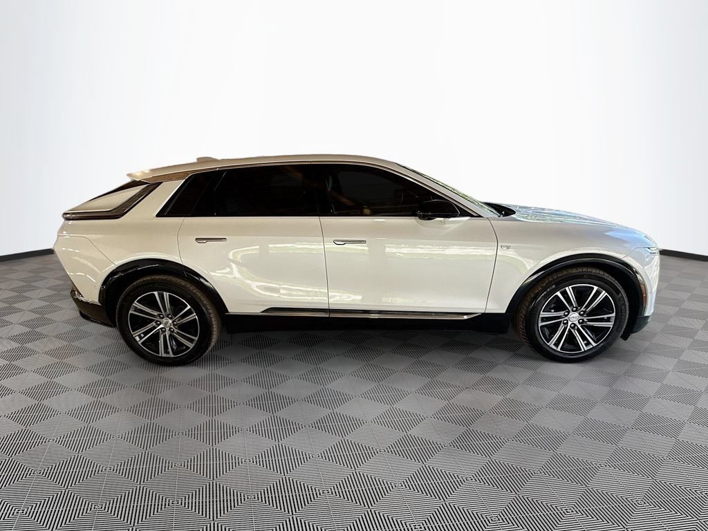 Used 2024 Cadillac Lyriq Luxury RWD image 5