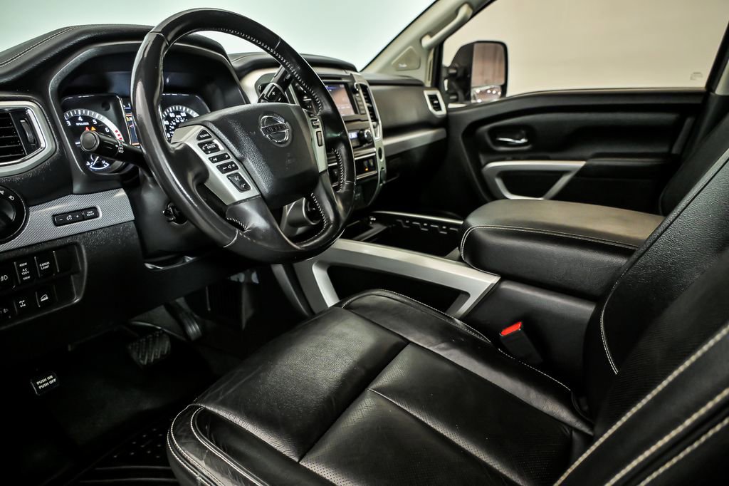 Used 2019 Nissan Titan PRO-4X w/ Pro-4x Convenience Package AWD/4WD image 11