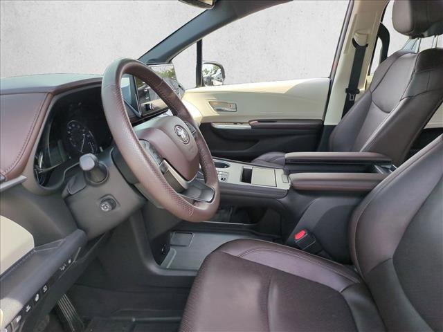 Used 2024 Toyota Sienna Platinum AWD/4WD image 17