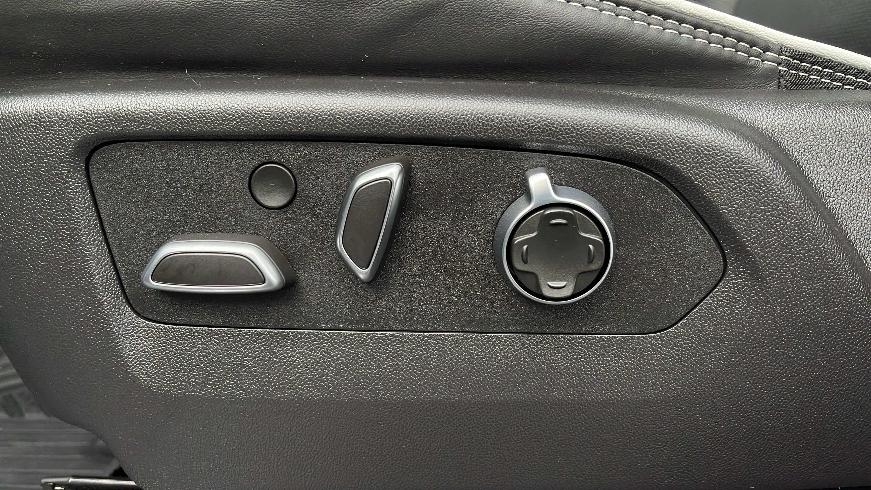 Used 2025 GMC Sierra 2500 AT4X w/ AT4X AEV Edition image 23