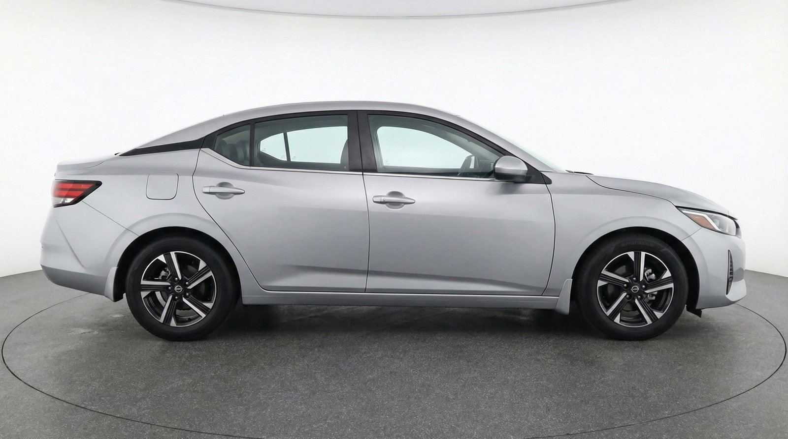 Used 2025 Nissan Sentra SV FWD image 11