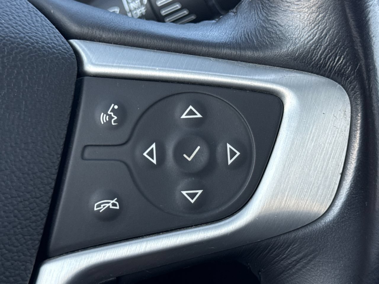 Used 2018 GMC Acadia SLT w/ LPO, Floor Liner Package FWD image 28