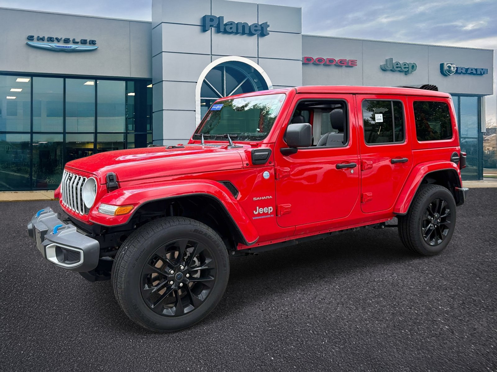Used 2024 Jeep Wrangler Unlimited Sahara w/ Technology Group AWD/4WD image 4