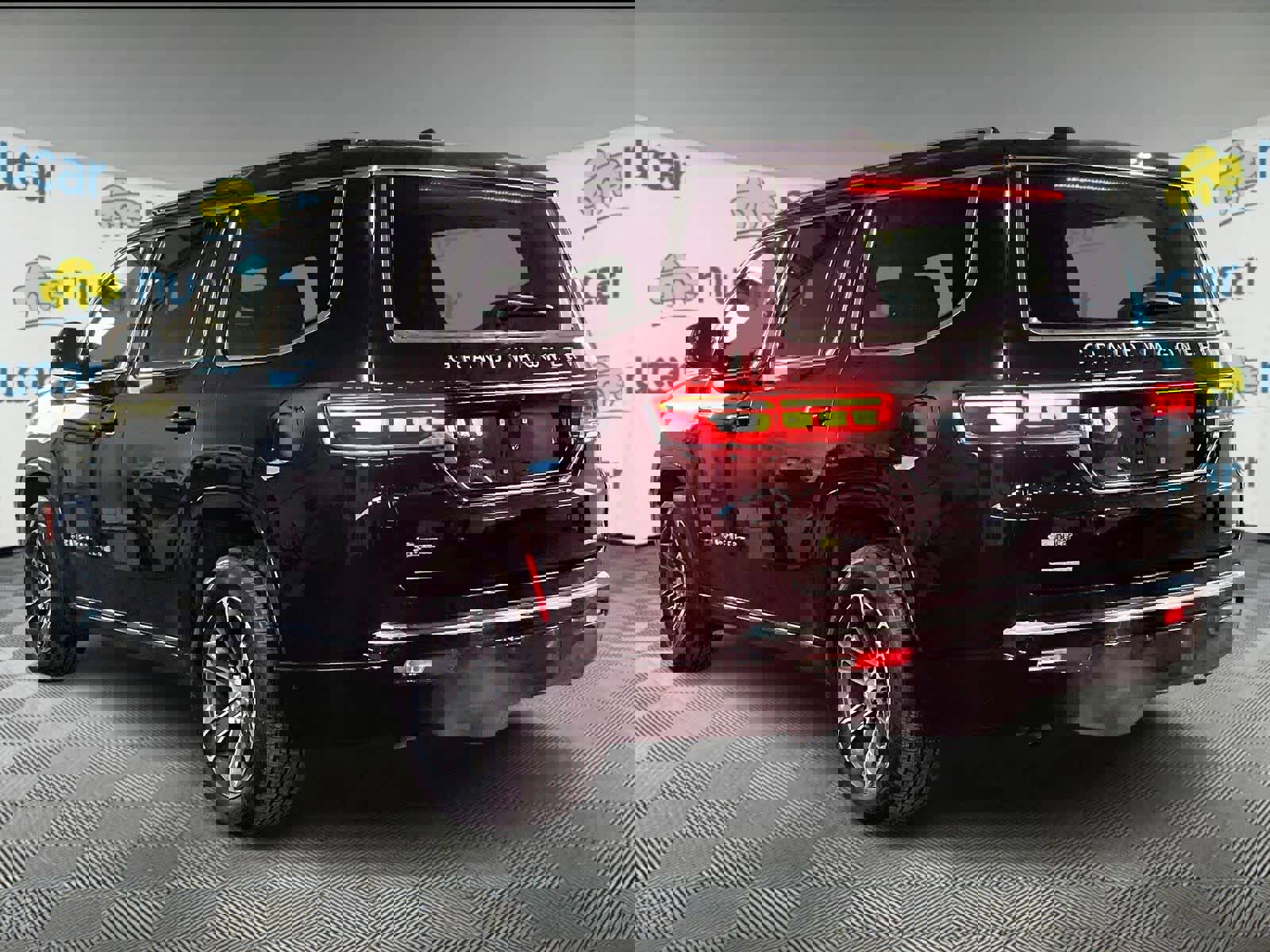 Used 2022 Jeep Grand Wagoneer Series I image 4