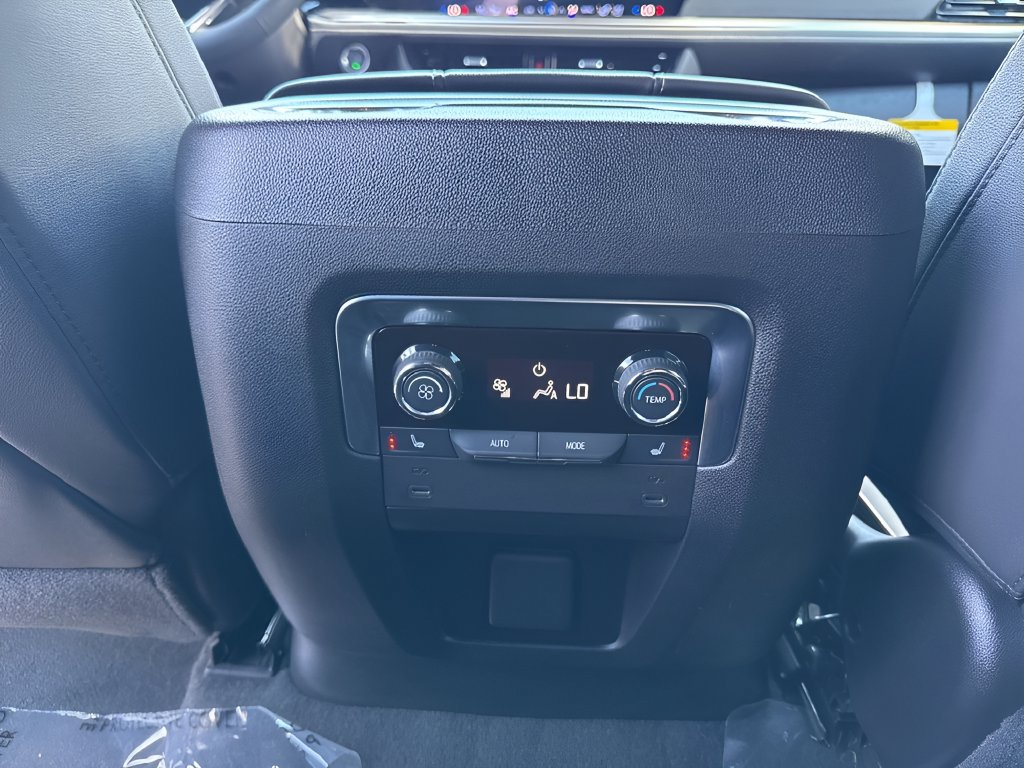 Used 2026 Chevrolet Tahoe Premier AWD/4WD image 38