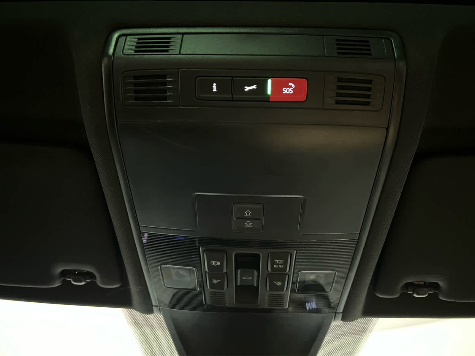 Used 2022 Volkswagen Tiguan SE w/ Panoramic Sunroof Package image 15