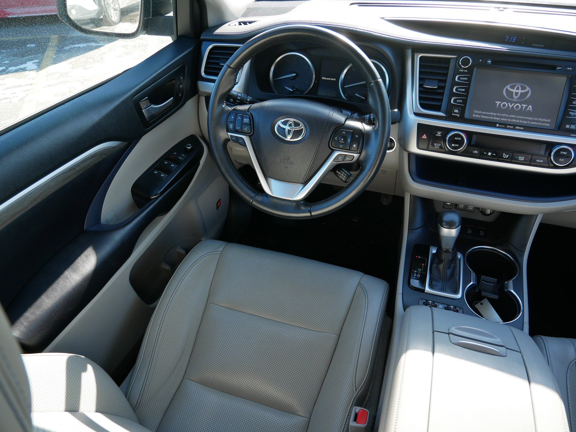 Used 2019 Toyota Highlander Limited AWD/4WD image 9