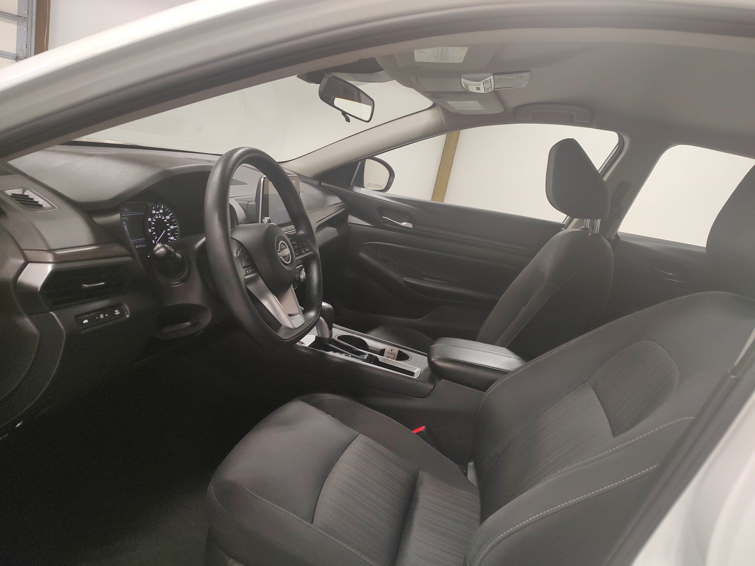 Used 2025 Nissan Altima 2.5 SV FWD image 10
