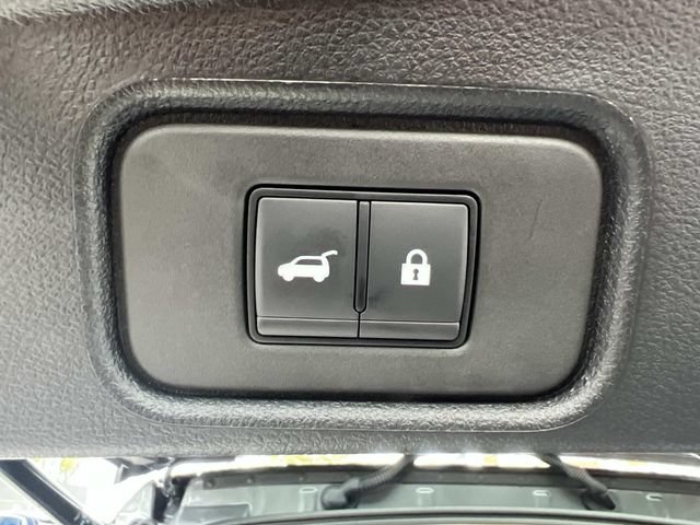 Used 2024 Nissan Pathfinder Platinum w/ Cargo Package AWD/4WD image 11