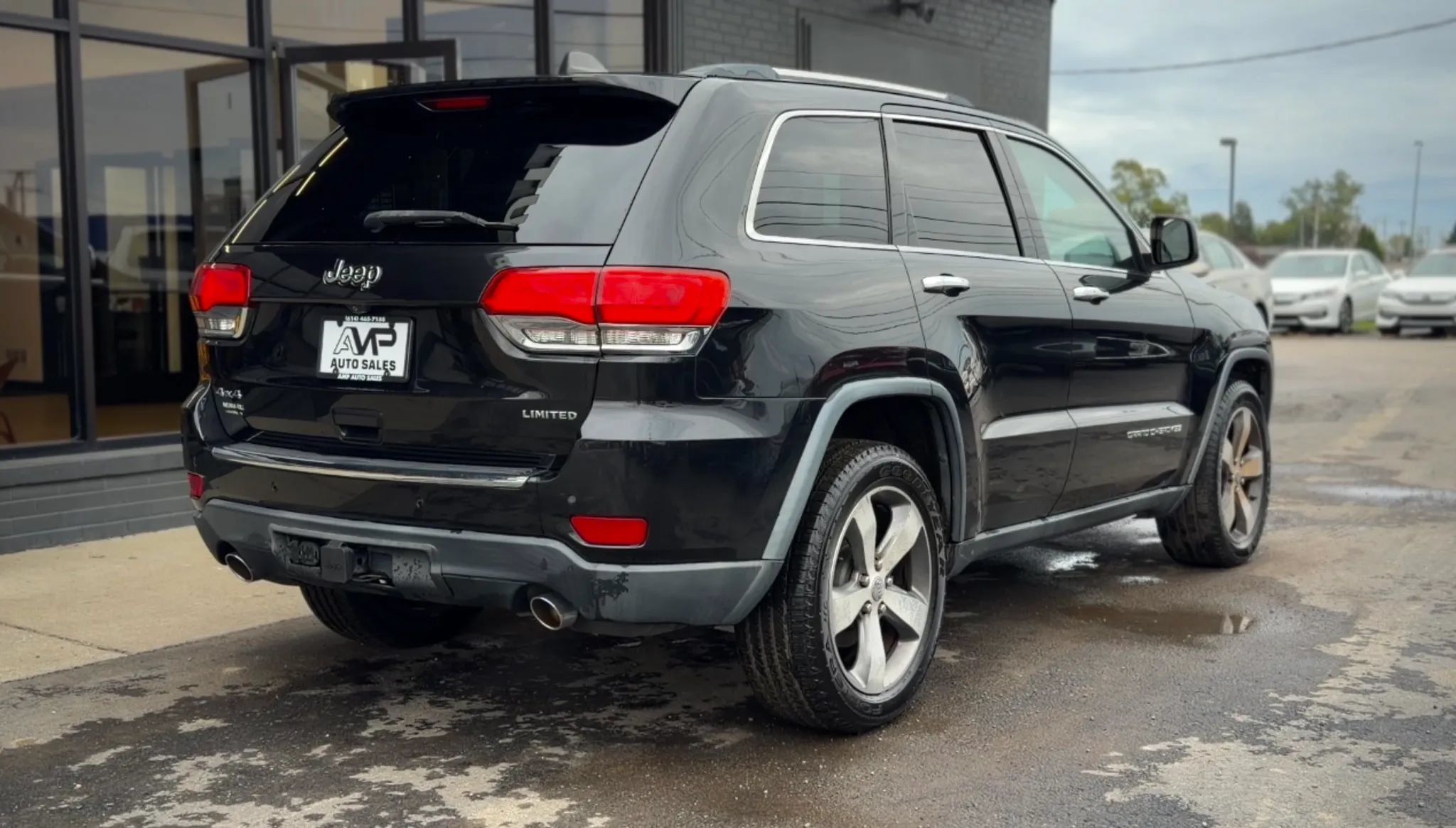 Used 2014 Jeep Grand Cherokee Limited w/ Trailer Tow Group IV AWD/4WD image 2