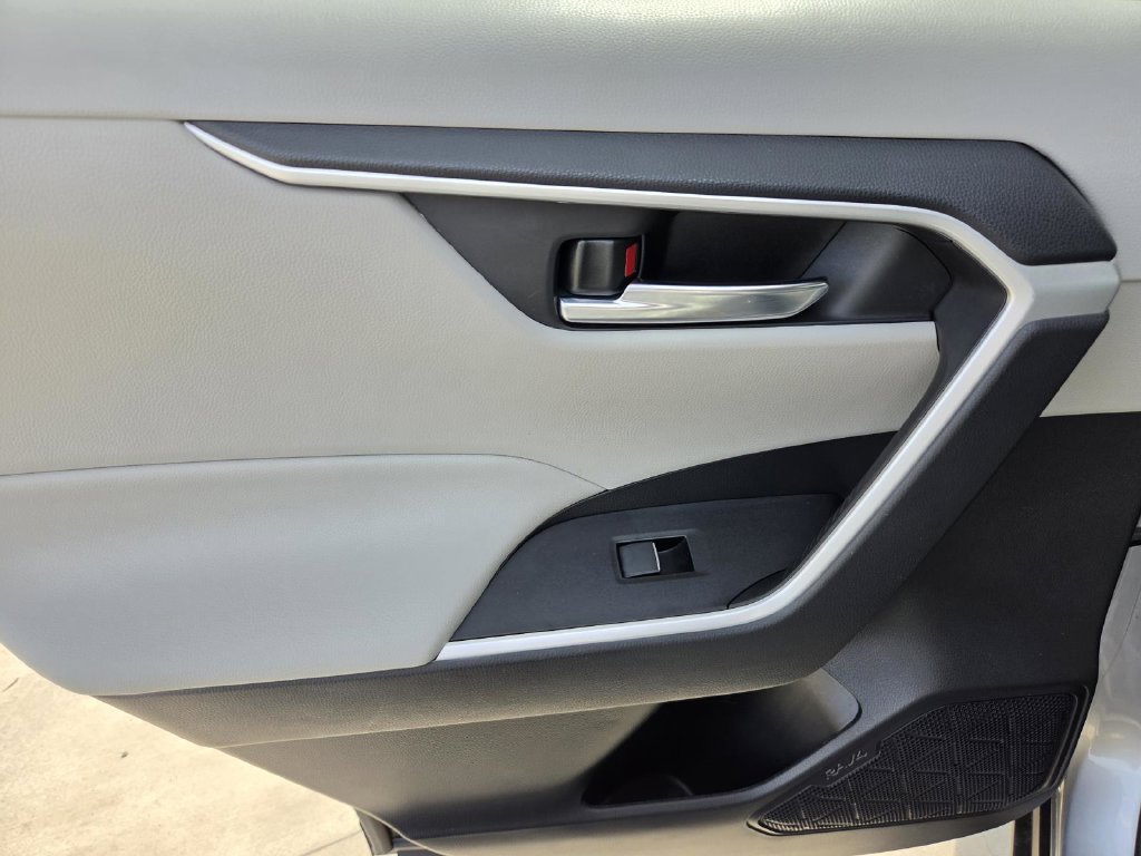 Used 2021 Toyota RAV4 XLE Premium FWD image 14