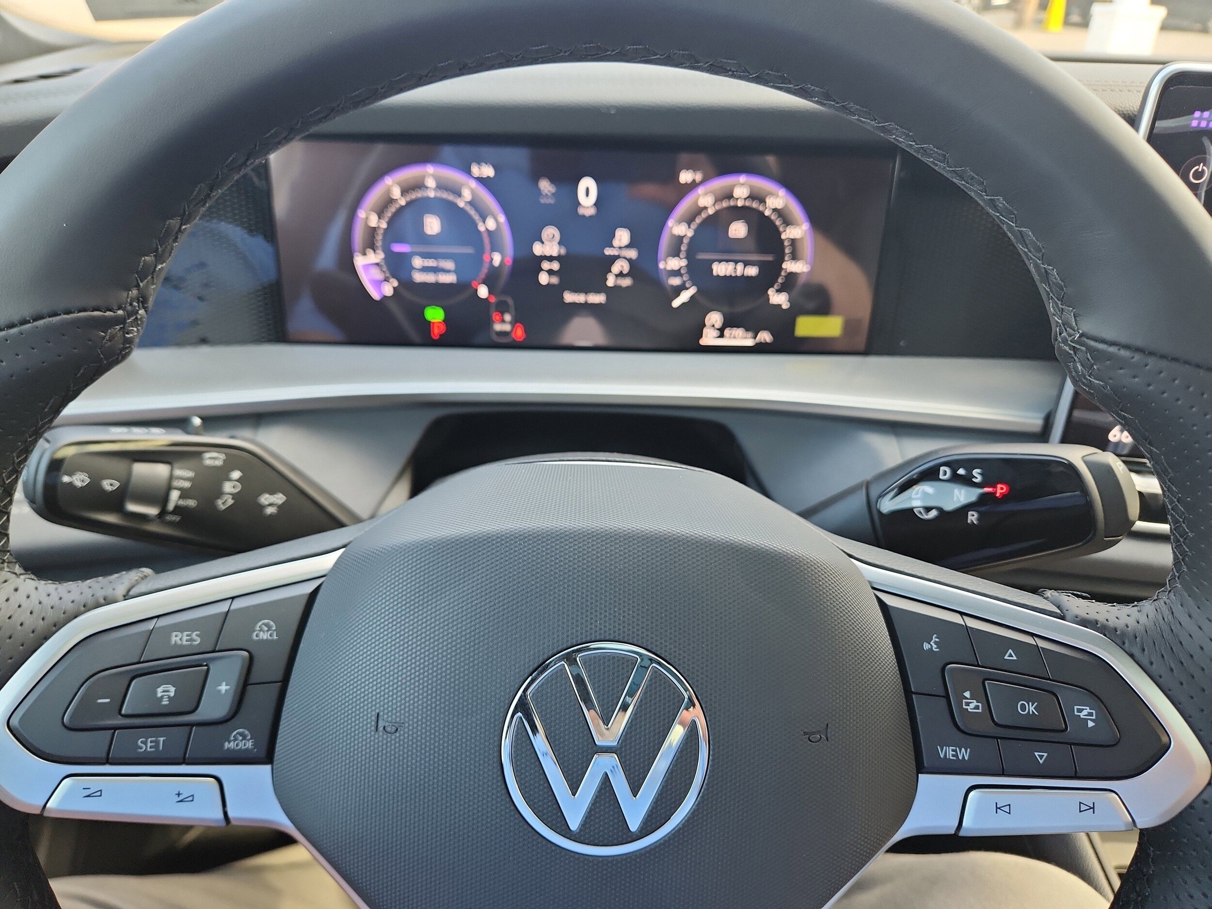 New 2026 Volkswagen Tiguan SE R-Line AWD/4WD image 18
