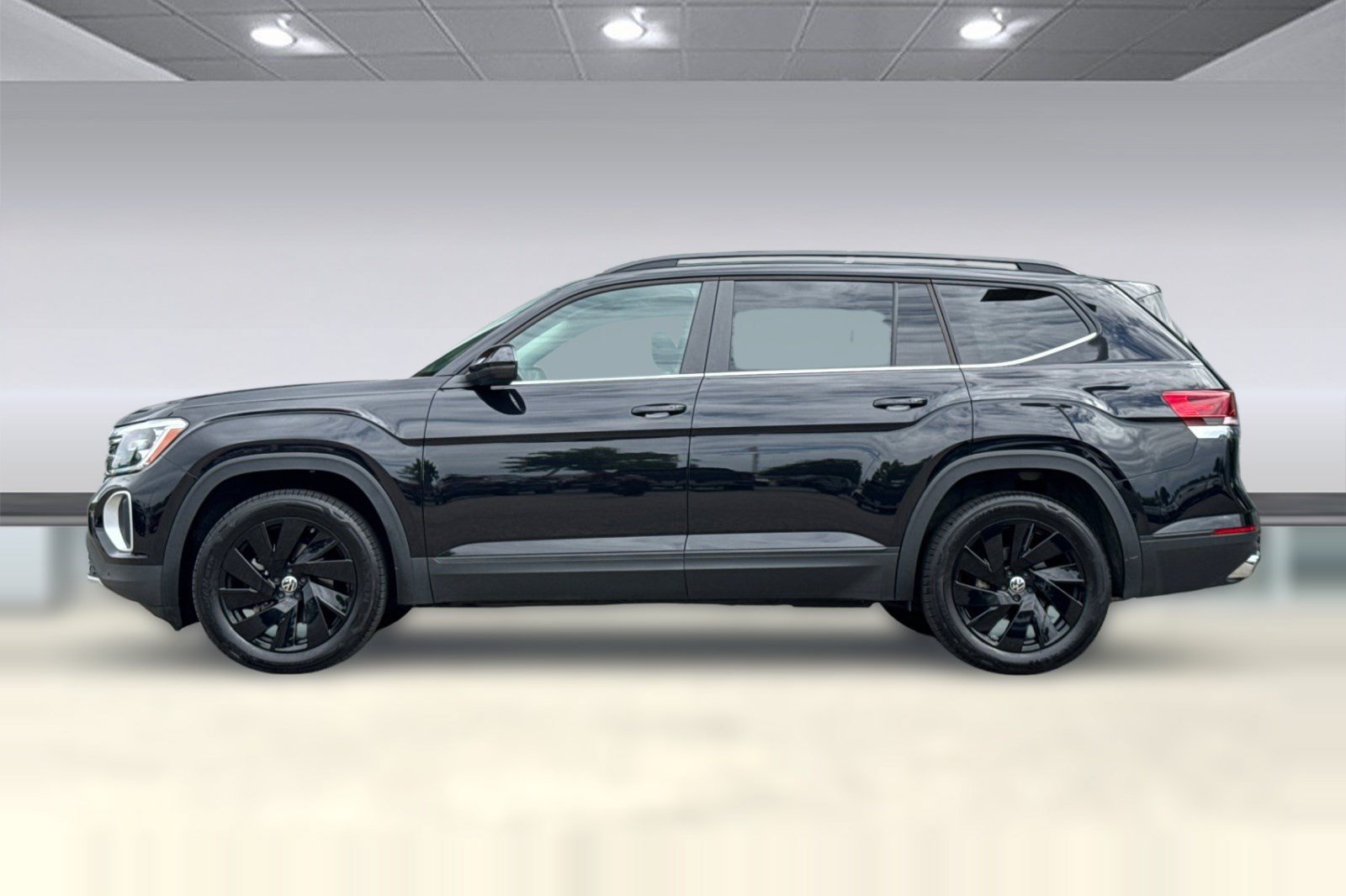 Used 2026 Volkswagen Atlas SE AWD/4WD image 2