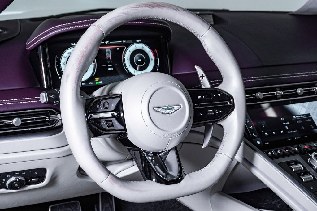 Used 2024 Aston Martin DB12 Coupe image 28