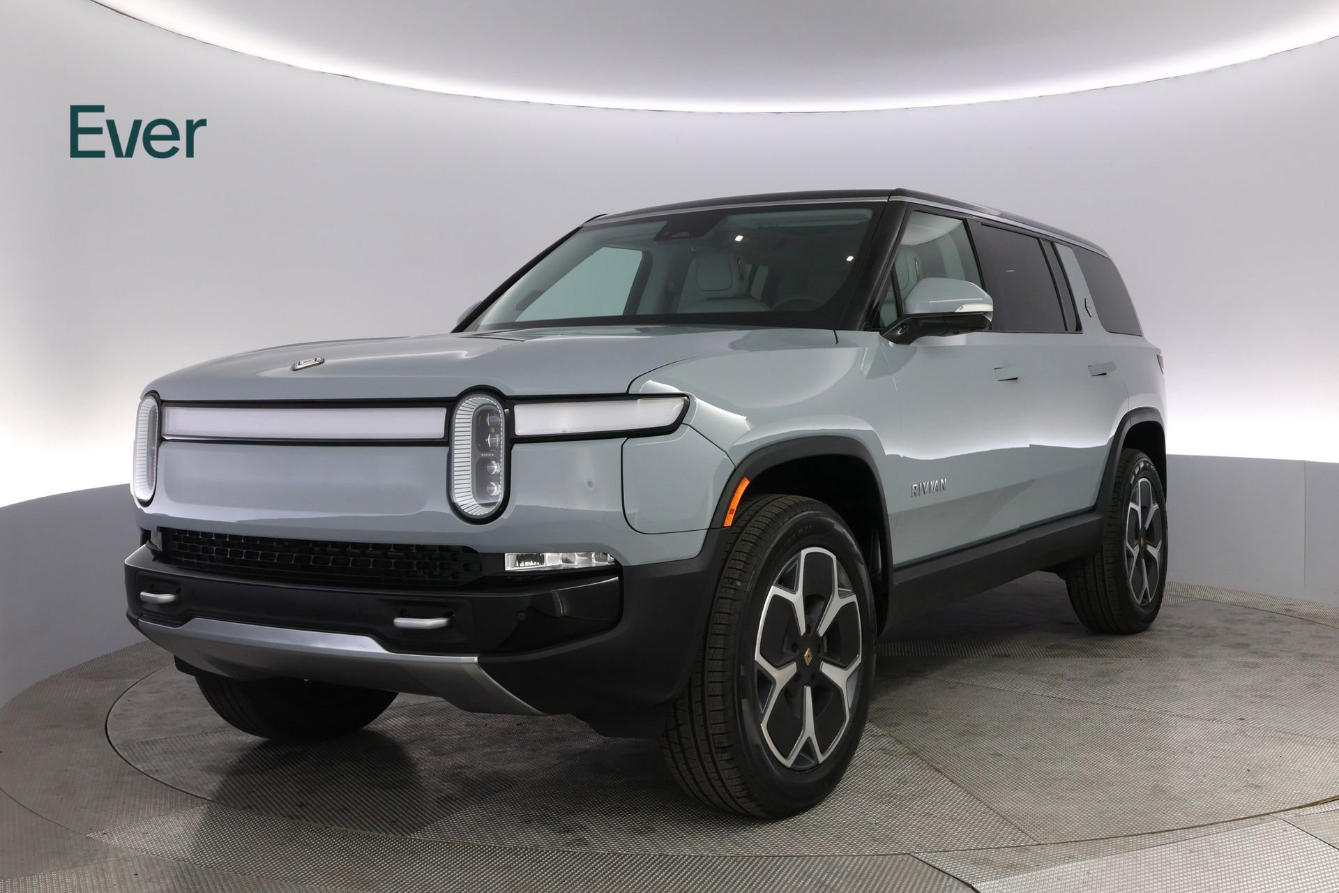 Used 2024 Rivian R1S Adventure image 2