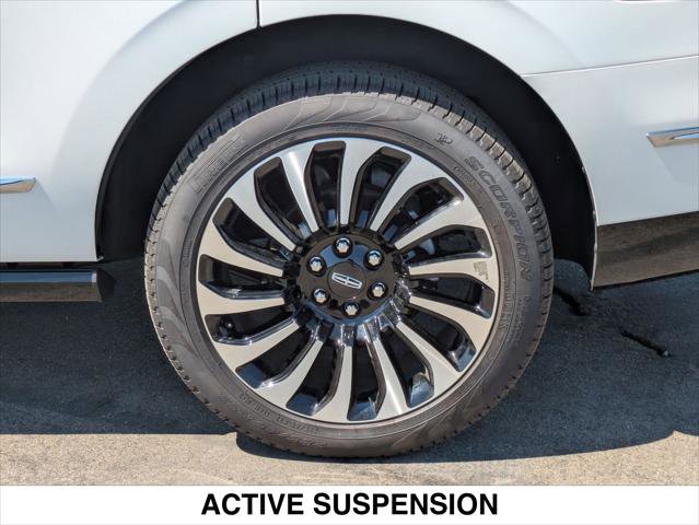 Used 2024 Lincoln Navigator Reserve AWD/4WD image 6