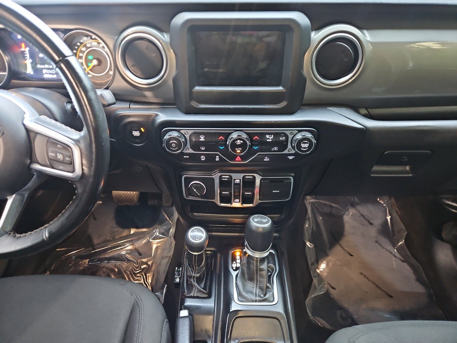 Used 2021 Jeep Wrangler Unlimited Sahara AWD/4WD image 11