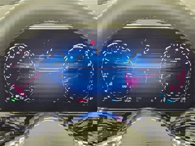 Used 2025 Mercedes-Benz GLC 300 4MATIC image 94