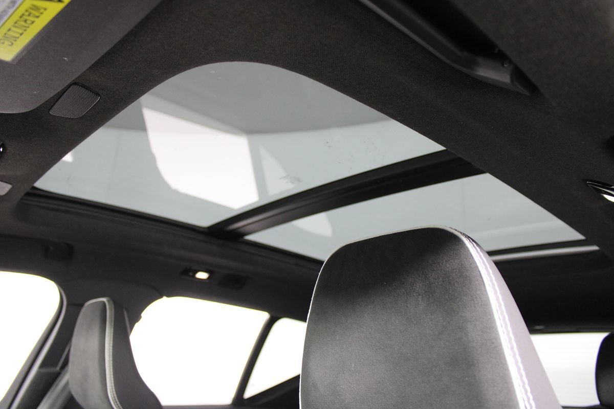 Used 2023 Volvo XC40 Recharge Plus w/ Protection Package Premier AWD/4WD image 8