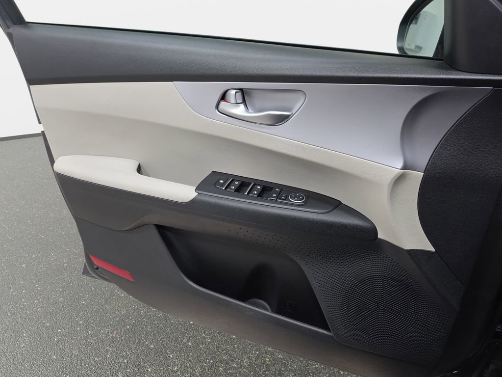 Used 2023 Kia Forte LXS w/ LXS Technology Package image 27